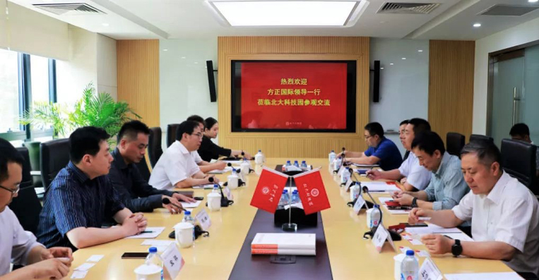 双方进行座谈交流.jpg 双方进行座谈交流.jpg